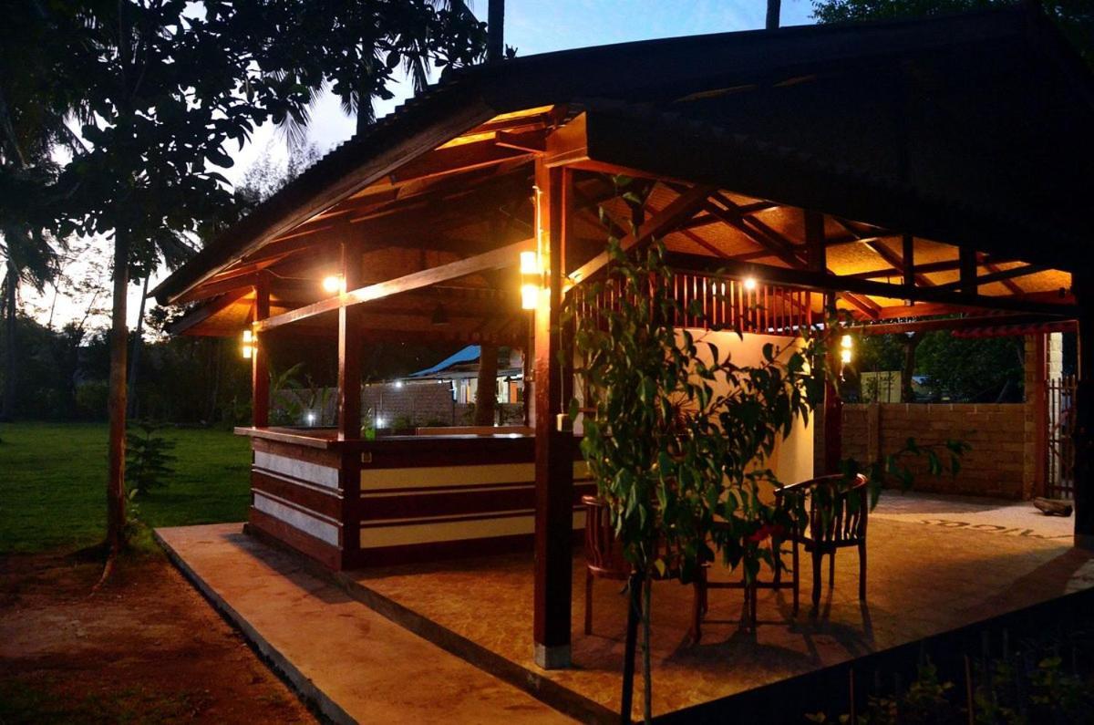Amigos Bungalows Gili Meno Esterno foto